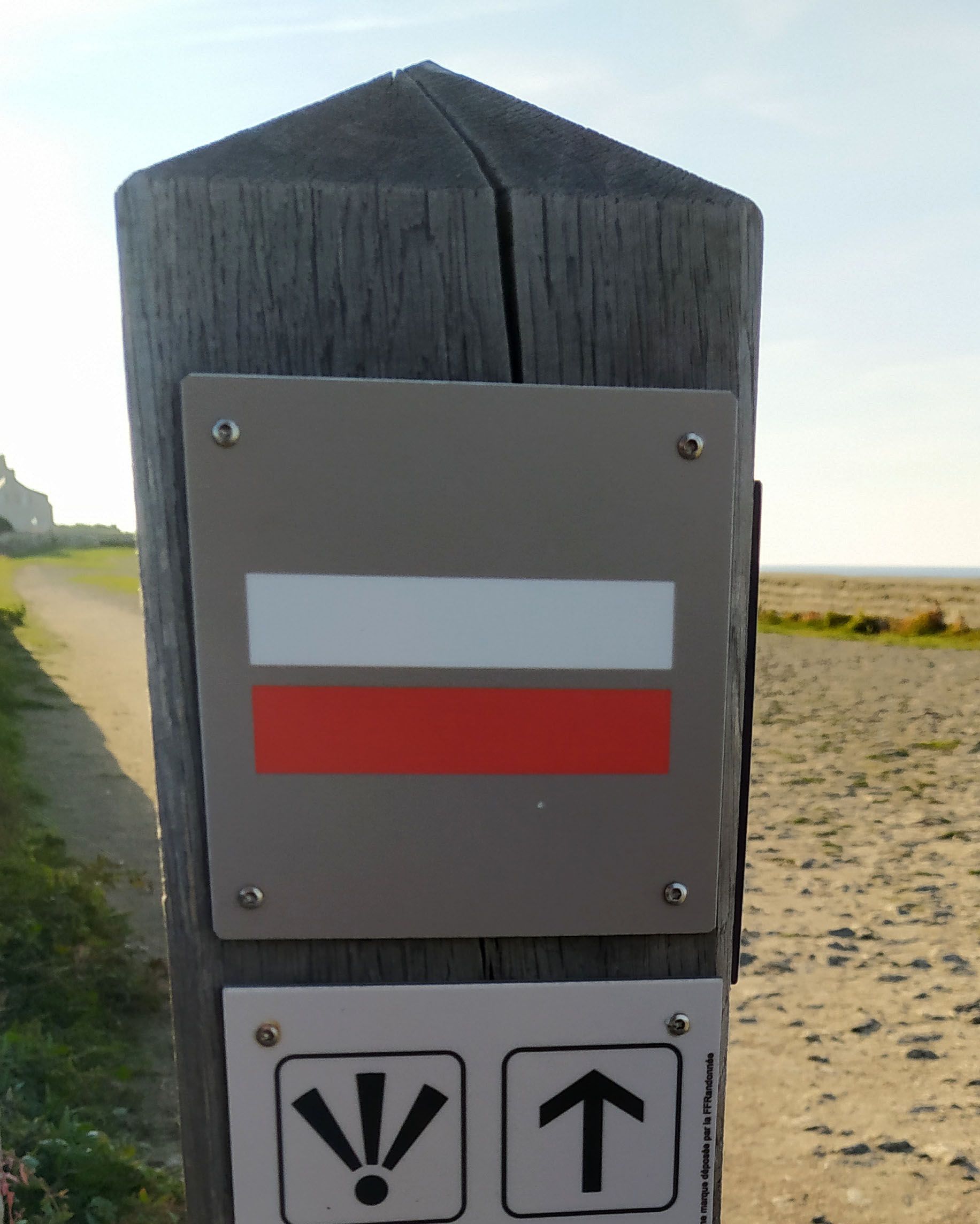 trait blanc et rouge GR